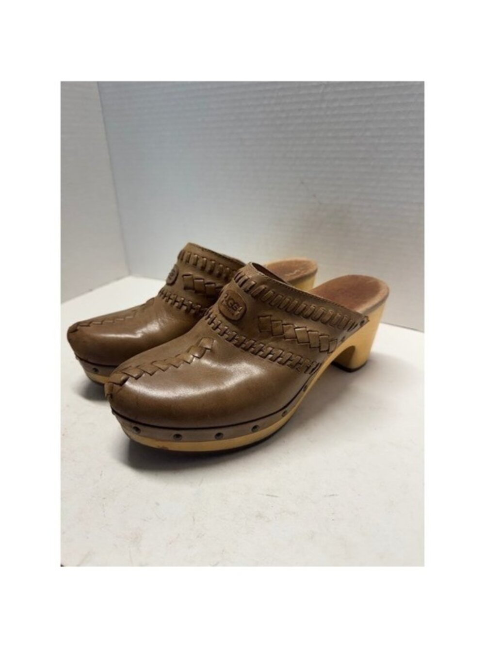 UGG Australia 3090 Vintage Brown Leather Woven Wooden Heel Clogs Mules Womens 7